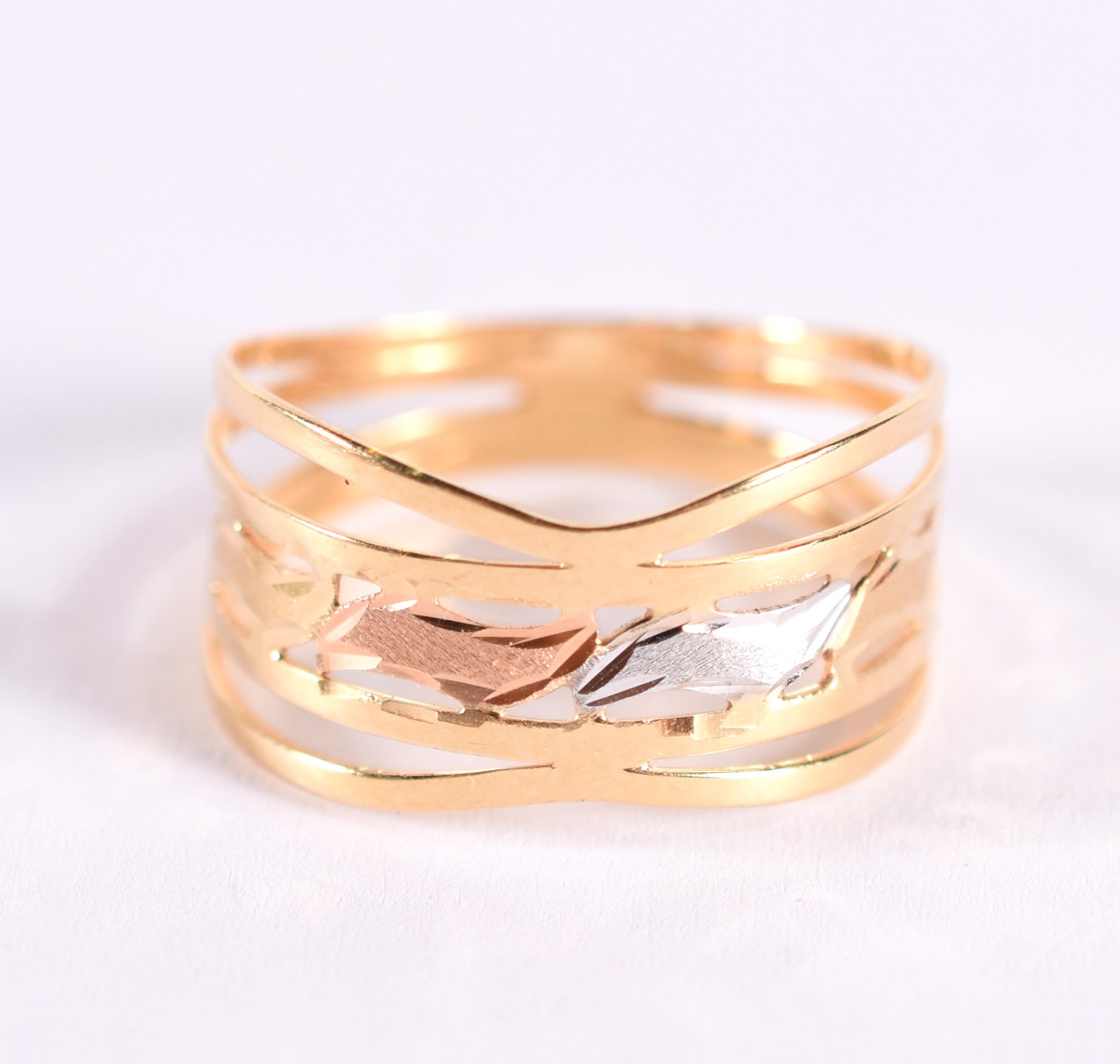 Anel de ouro 18 k, contraste 750 entrelaçados, aro 19 (Por motivos de... - foto 1 de 3