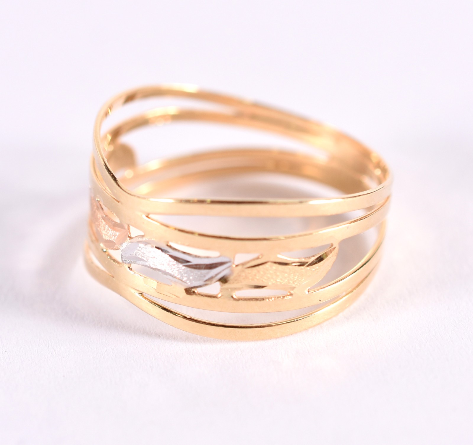 Anel de ouro 18 k, contraste 750 entrelaçados, aro 19 (Por motivos de... - foto 2 de 3