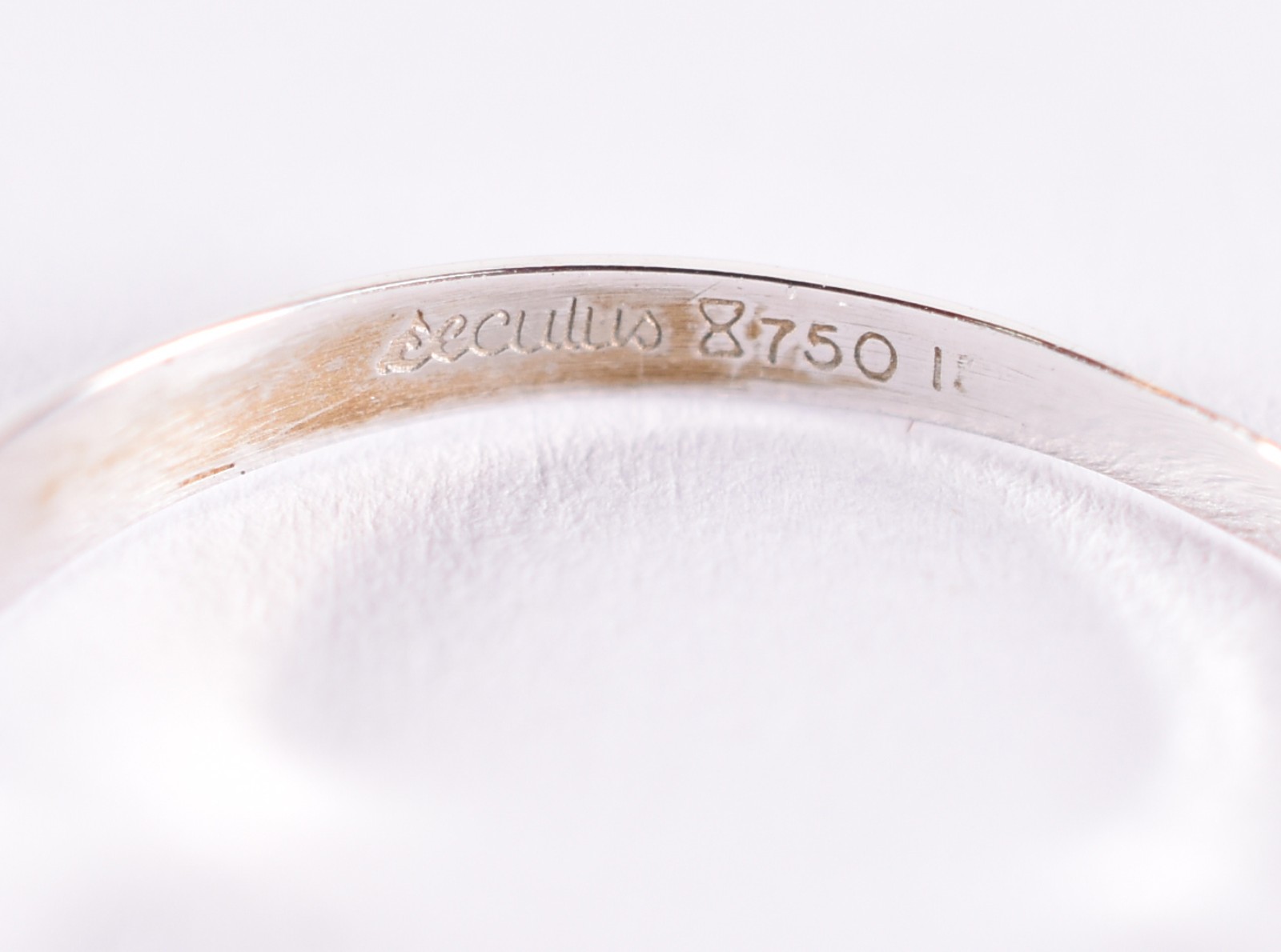 Meia aliança de ouro branco com 8 brilhantes de 0,050 ct (Por motivos... - foto 3 de 4