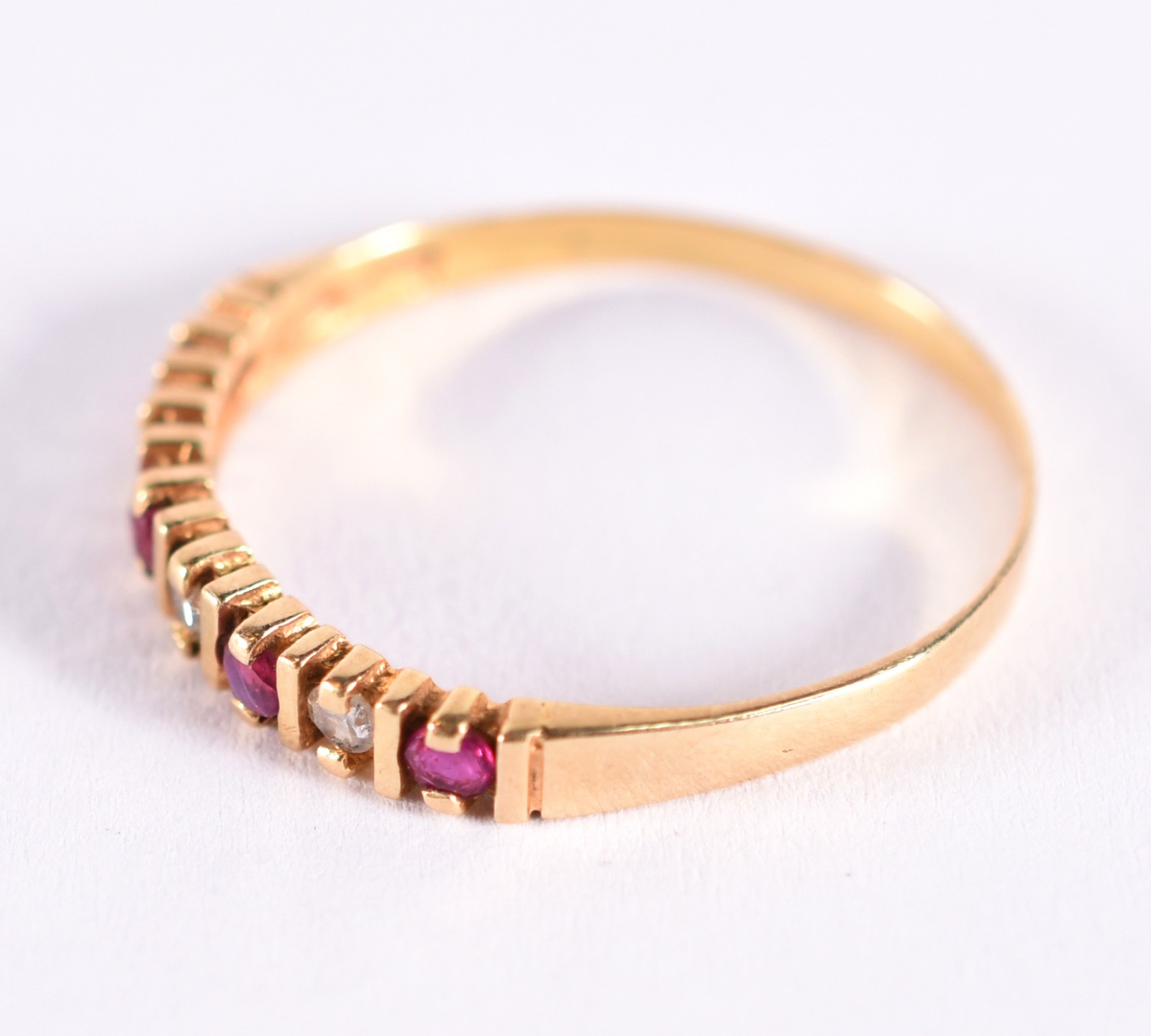 Anel de ouro 18 k, contraste 750 com rubis e safiras, aro 18 (Por... - foto 2 de 3
