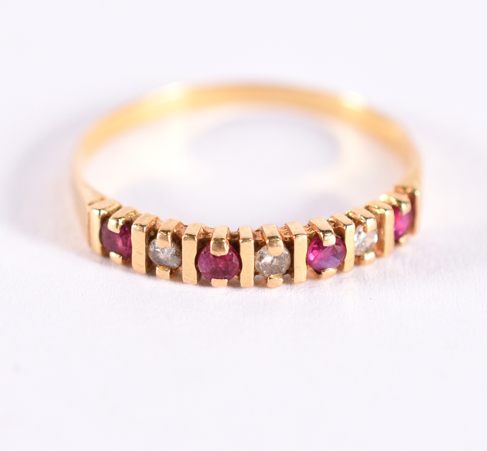 Anel de ouro 18 k, contraste 750 com rubis e safiras, aro 18 (Por... - foto 1 de 3