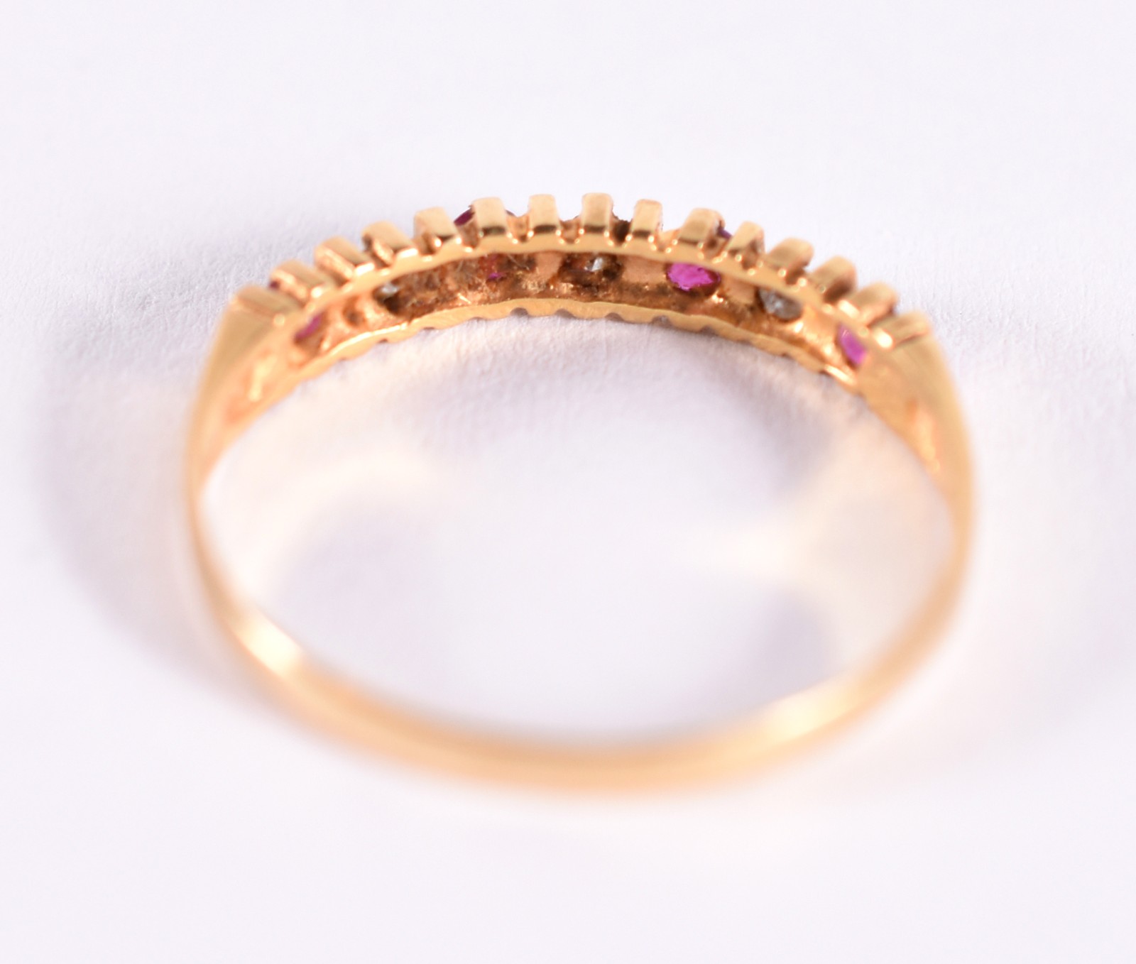 Anel de ouro 18 k, contraste 750 com rubis e safiras, aro 18 (Por... - foto 3 de 3