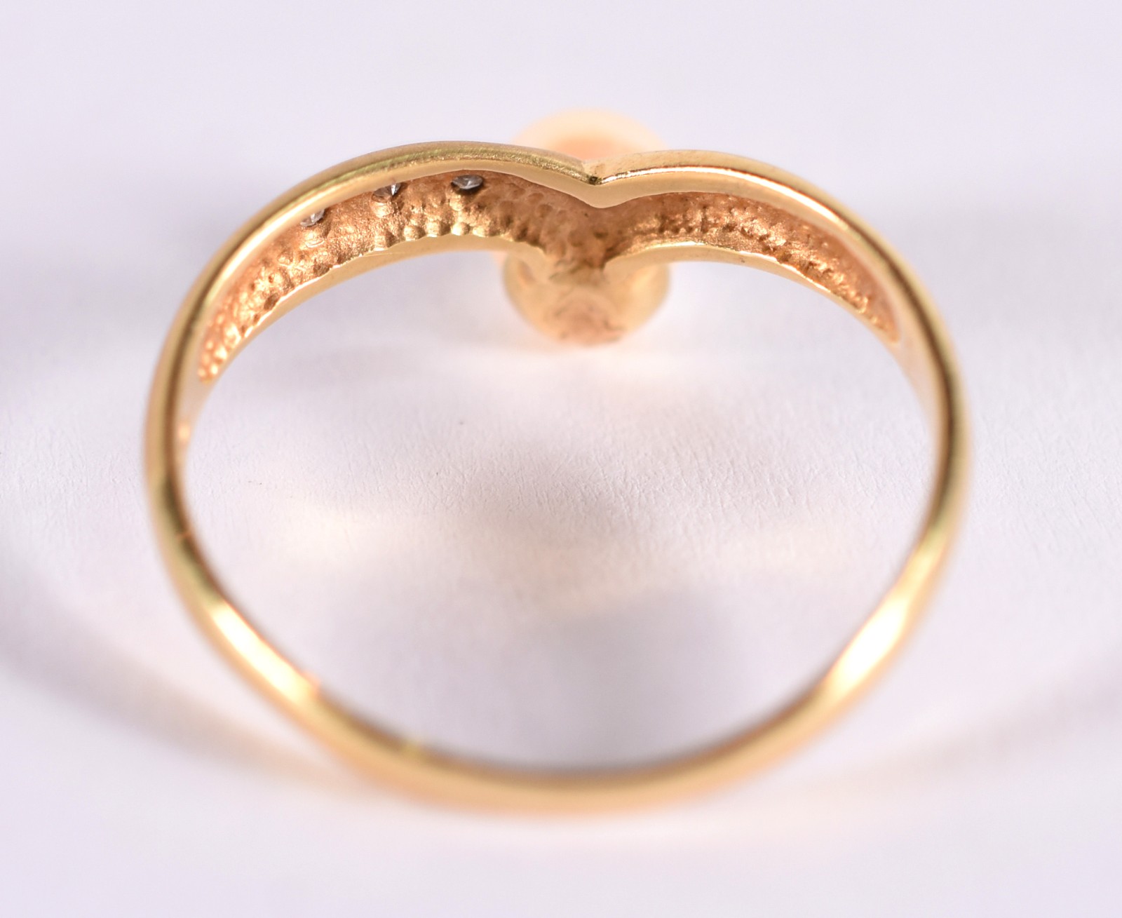 Anel de ouro 18 k, contraste 750 com perola e 3 mini brilhantes, aro... - foto 3 de 4