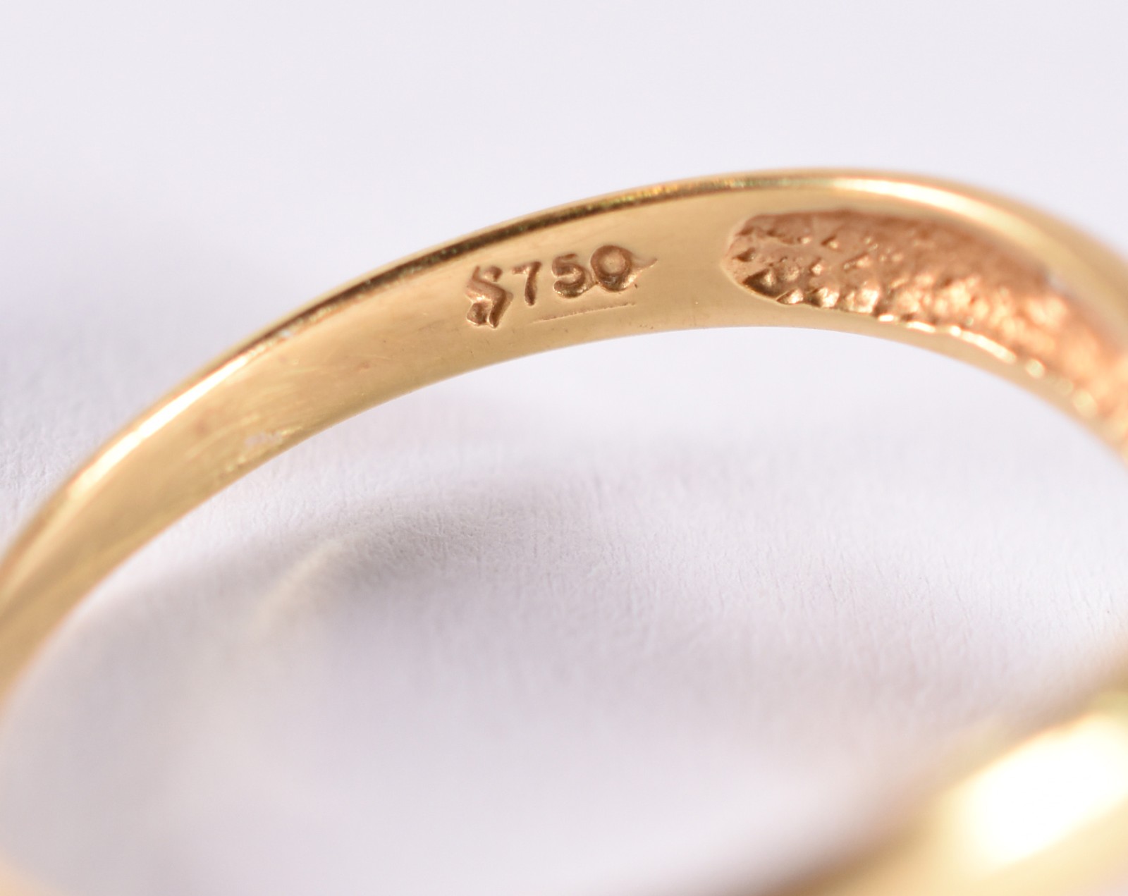 Anel de ouro 18 k, contraste 750 com perola e 3 mini brilhantes, aro... - foto 4 de 4