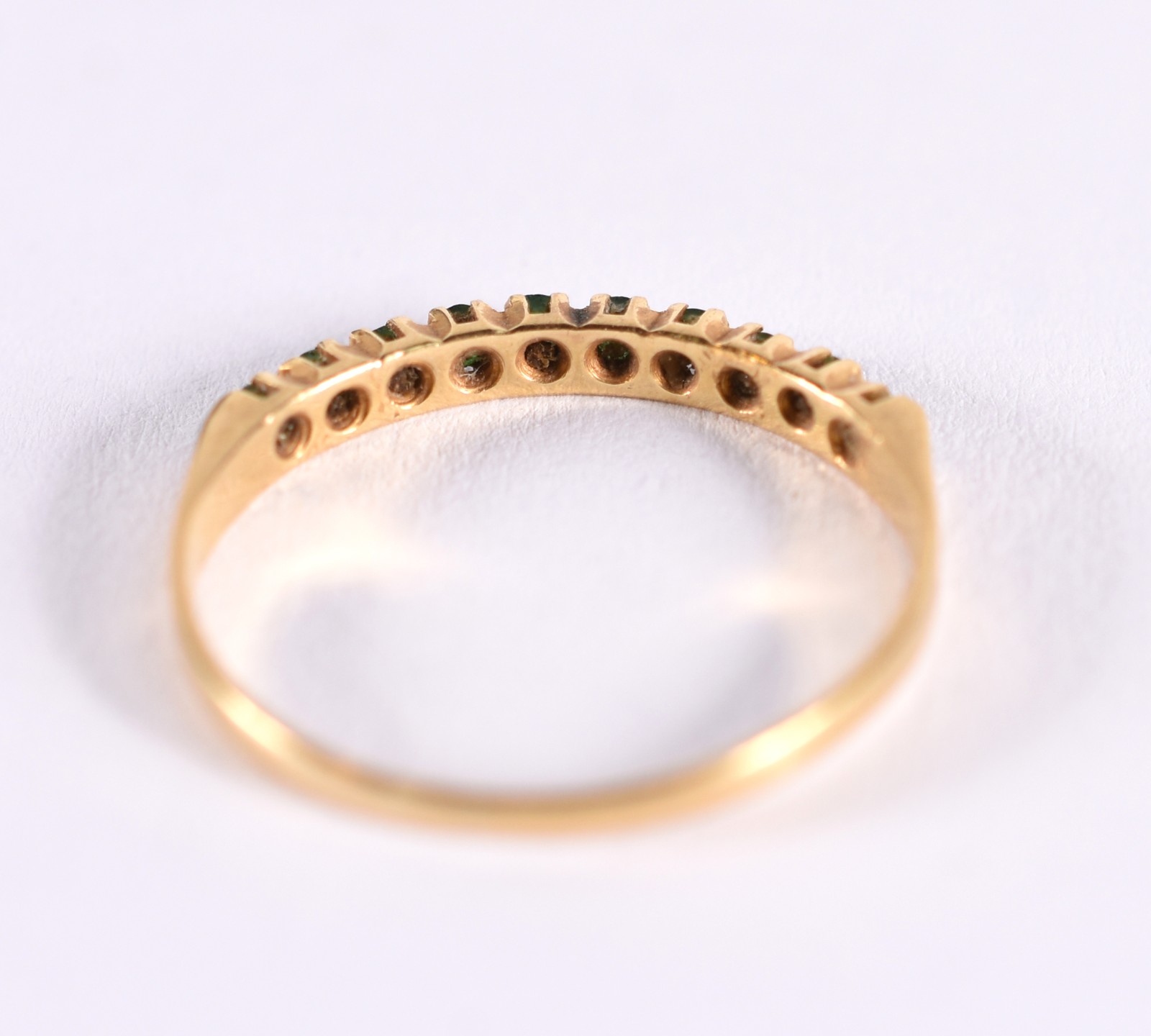 Anel de ouro 18 k, contraste 750 com esmeraldas, aro 16 (Por motivos... - foto 3 de 3