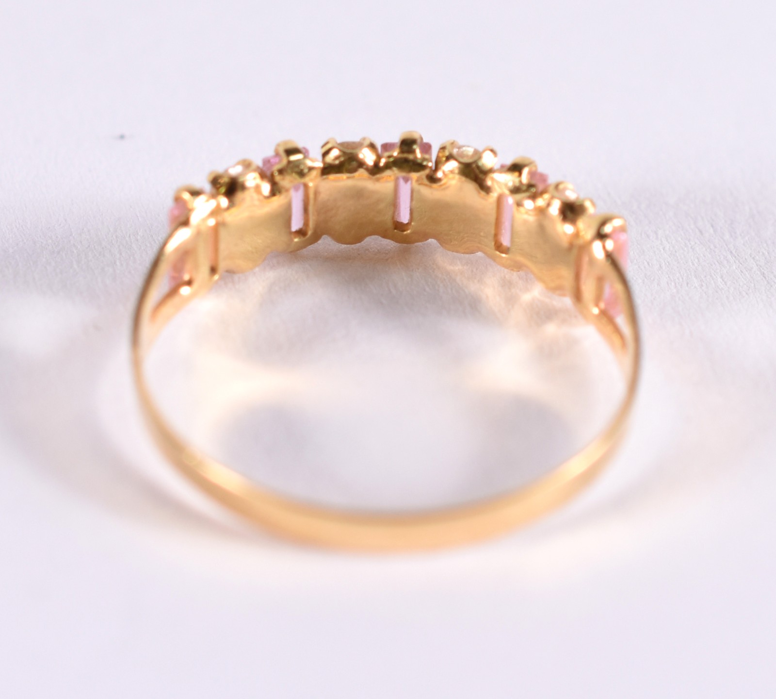 Anel de ouro 18 k, contraste 750 com safiras brancas e rosa, aro 17... - foto 3 de 4