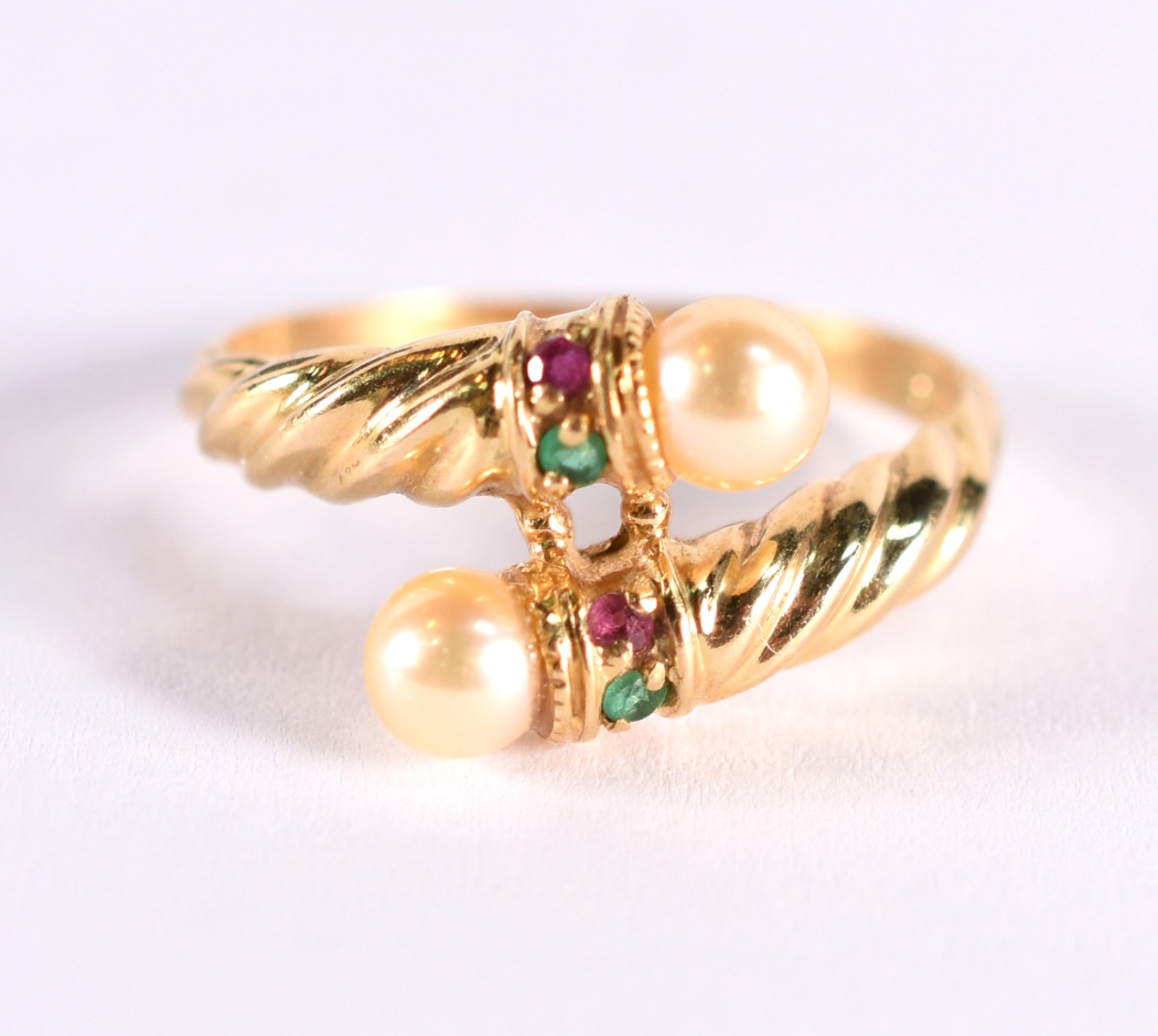 Anel de ouro 18 k, contraste 750 com perolas rubis e esmeralda, aro... - foto 1 de 4