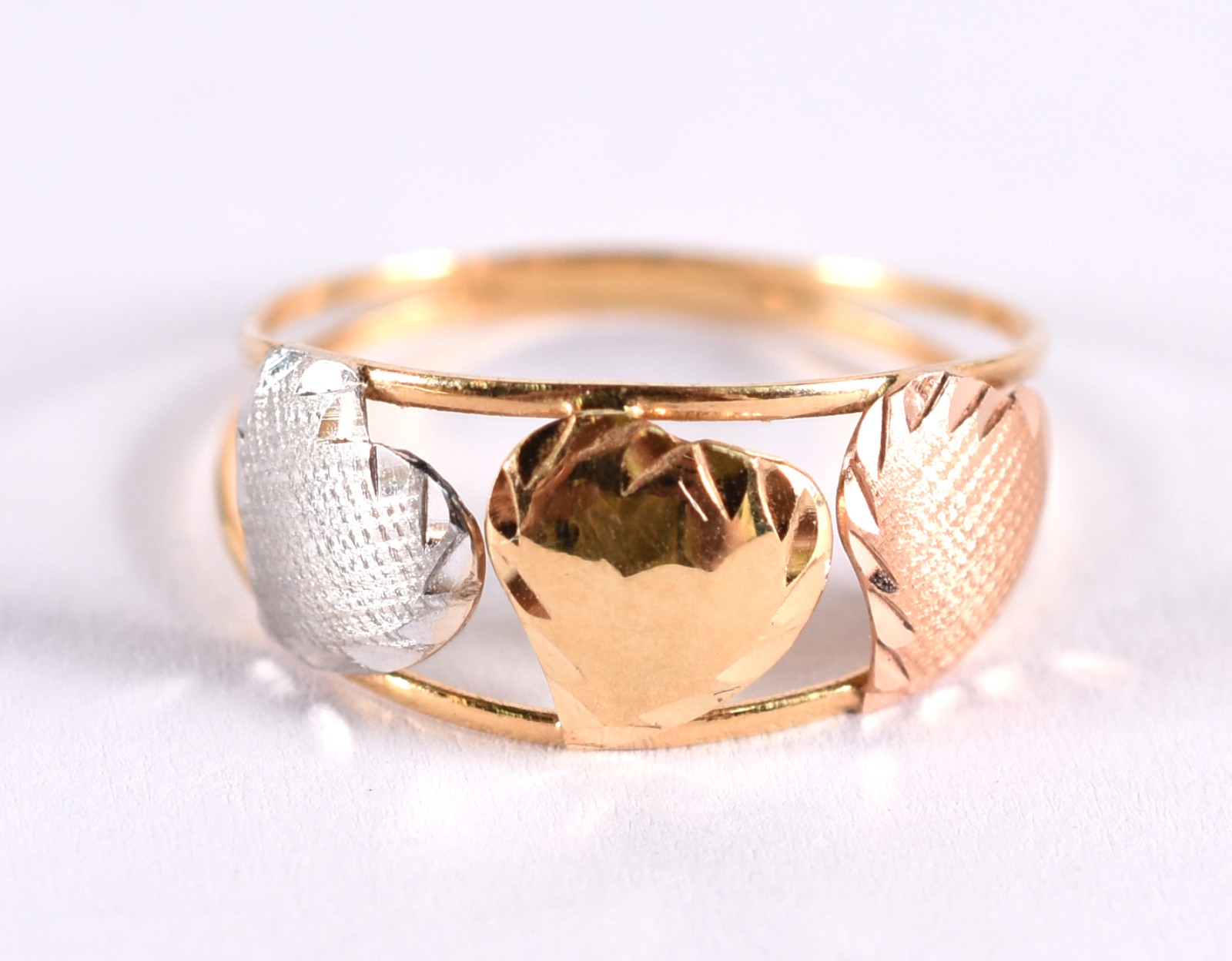 Anel de ouro 18 k, contraste 750 feitio corações, aro 19 (Por motivos... - foto 1 de 3