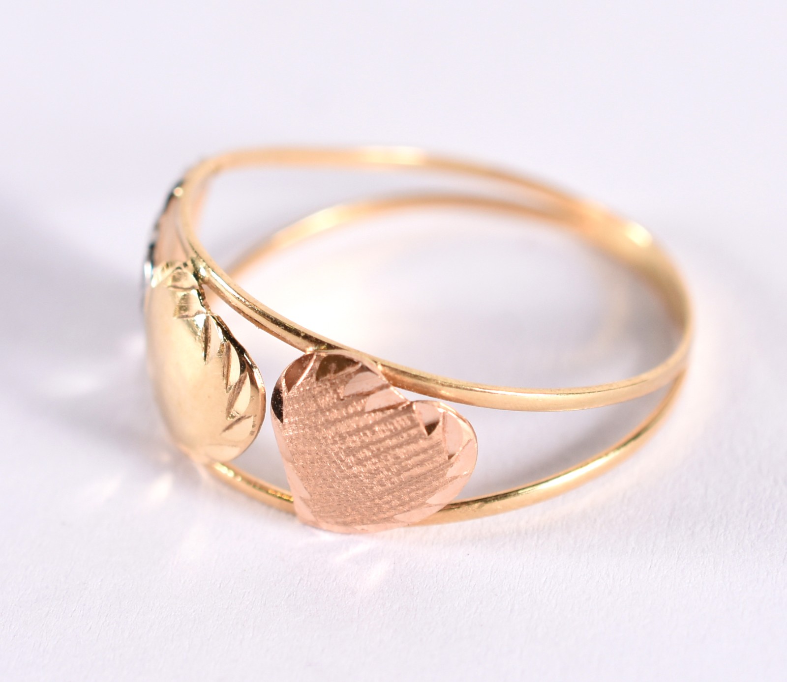 Anel de ouro 18 k, contraste 750 feitio corações, aro 19 (Por motivos... - foto 2 de 3