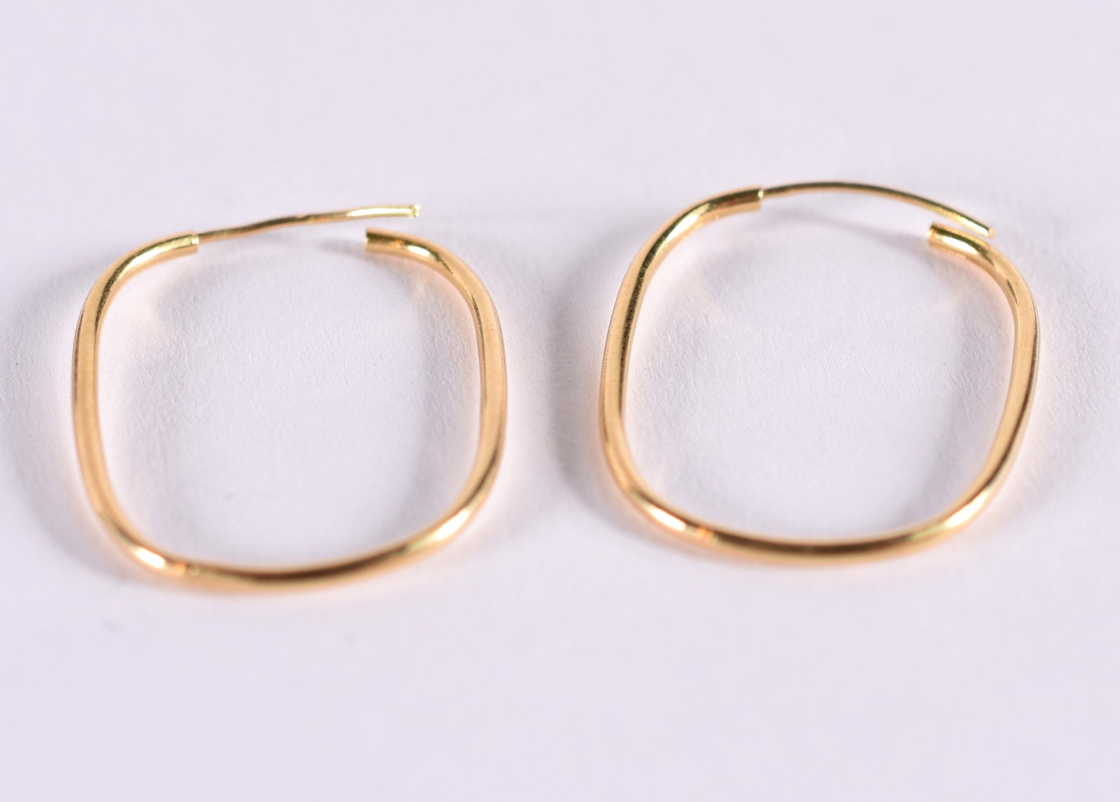 Par de brincos de ouro 18 k, contraste 750 feitio oval (Por motivos... - foto 2 de 2