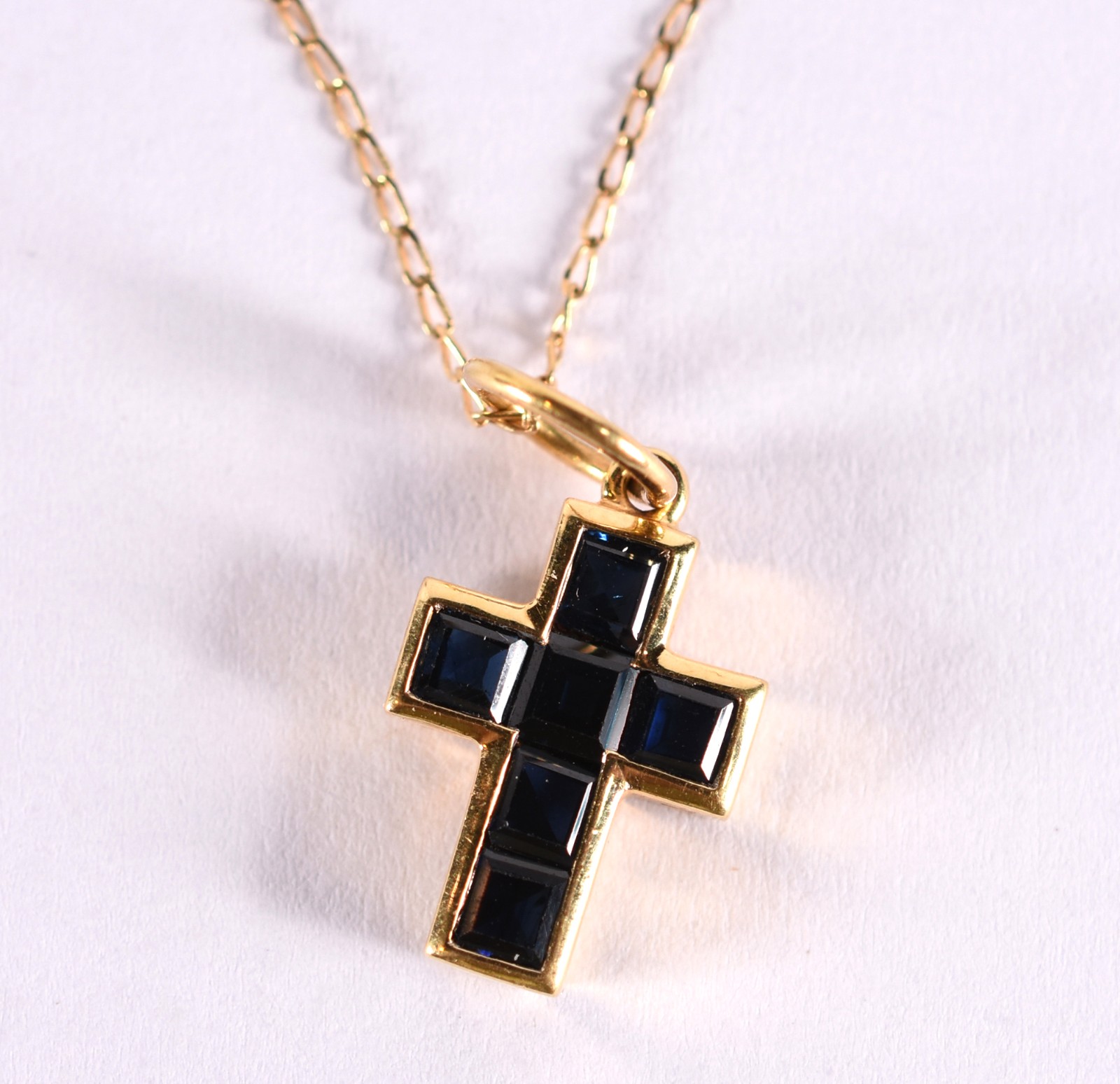 Gargantilha de ouro 18 k, contraste 750 e crucifixo com pedras azuis... - foto 1 de 5