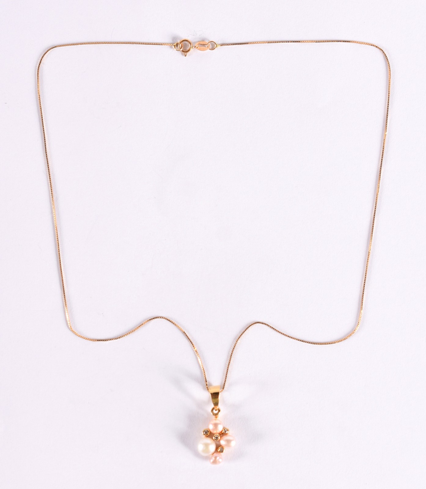 Colar de ouro 18 k, contraste 750 e pingente com perolas (Por motivos... - foto 2 de 5