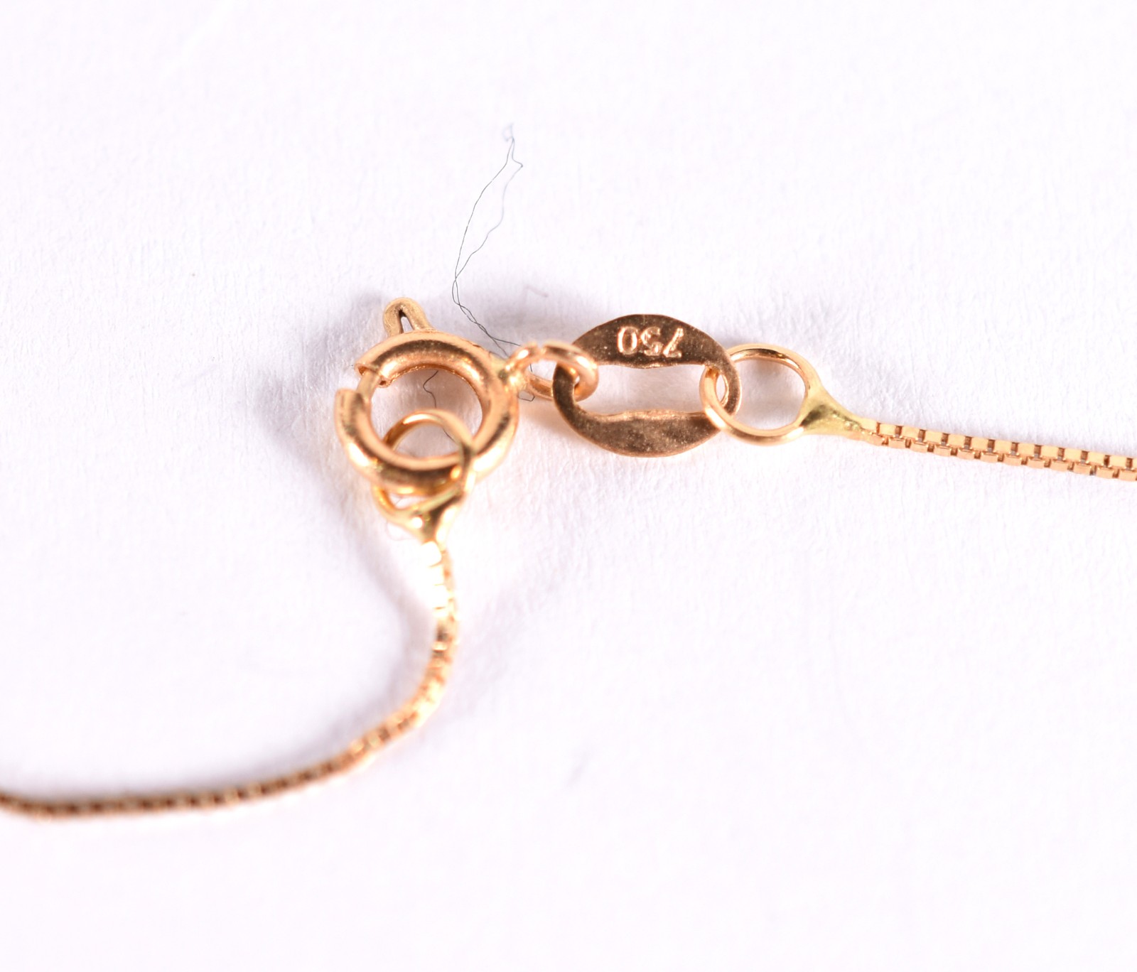 Colar de ouro 18 k, contraste 750 e pingente com perolas (Por motivos... - foto 5 de 5