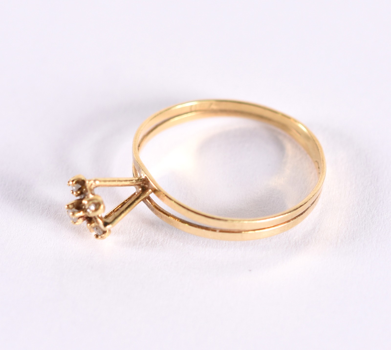 Anel de ouro 18 k feitio chuveiro com safiras brancas, aro 14 (Por... - foto 2 de 4