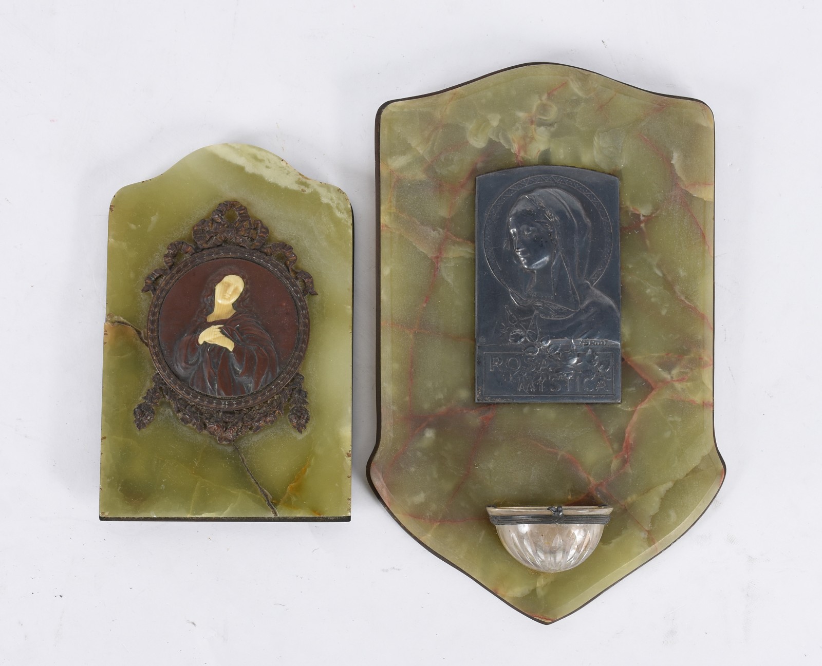 Duas placas sacras de ônix na cor verde com figuras de Nossa Senhora... - foto 1 de 4
