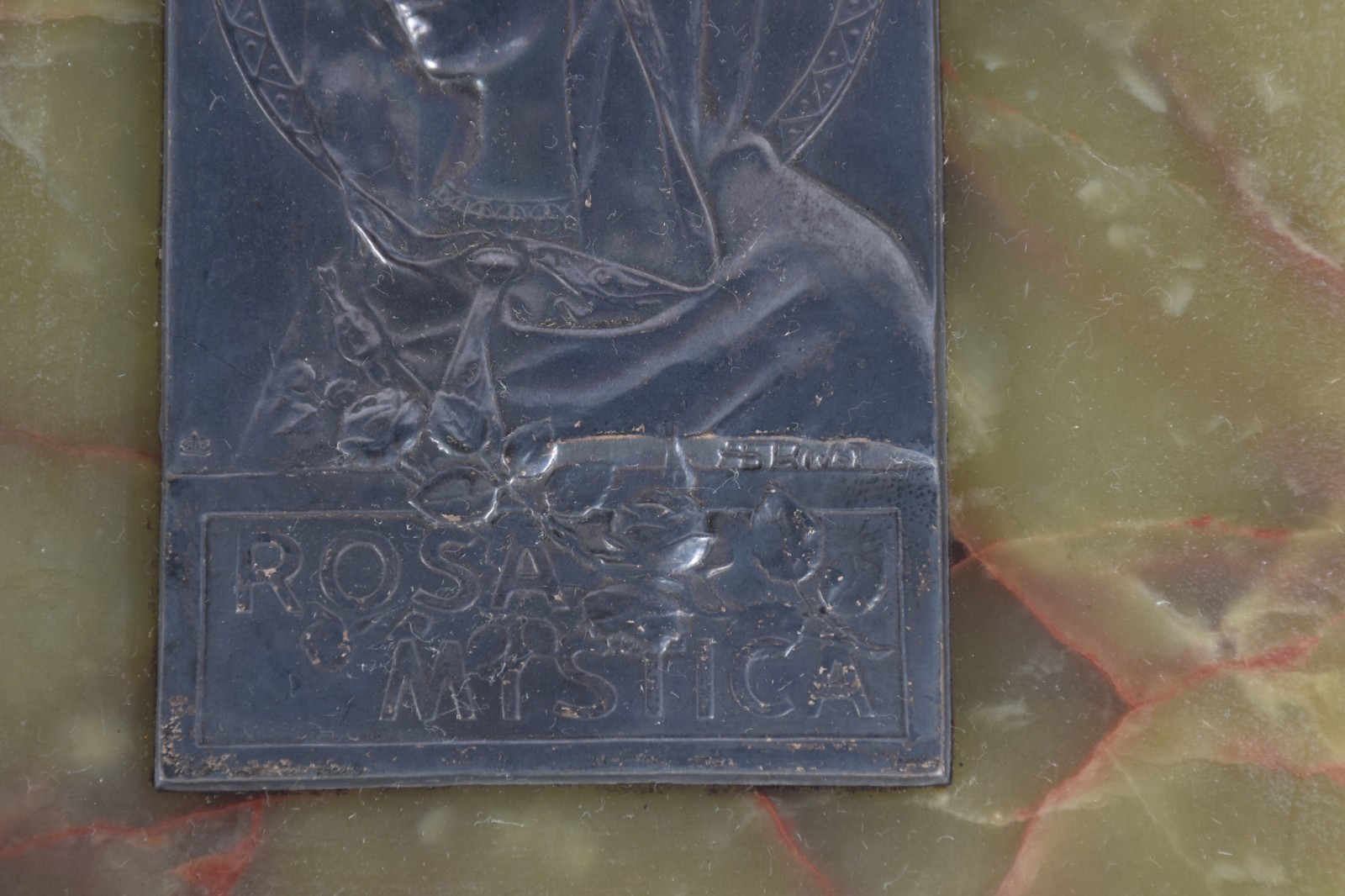 Duas placas sacras de ônix na cor verde com figuras de Nossa Senhora... - foto 3 de 4
