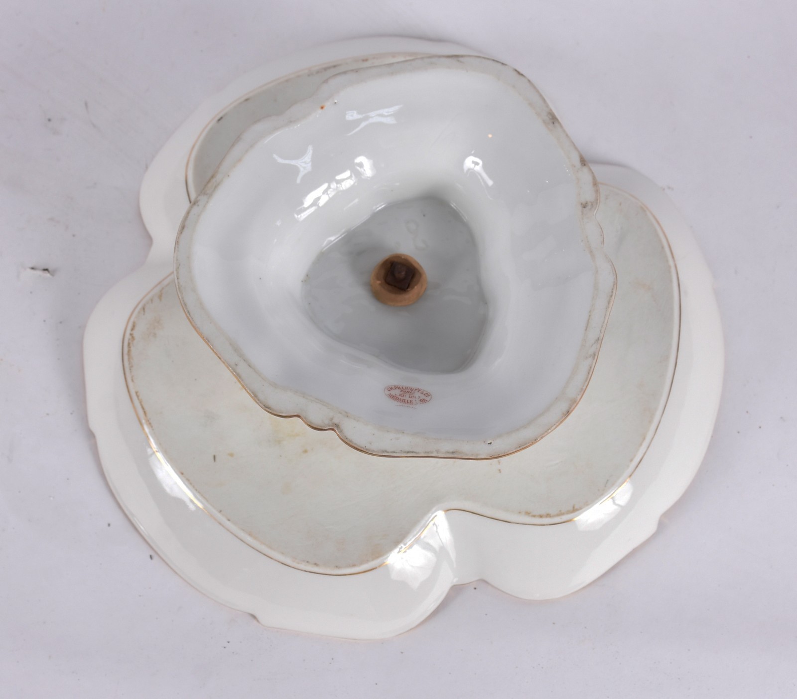 Porta cremeiras de porcelana francesa branca com tarja verde e frisos... - foto 3 de 4