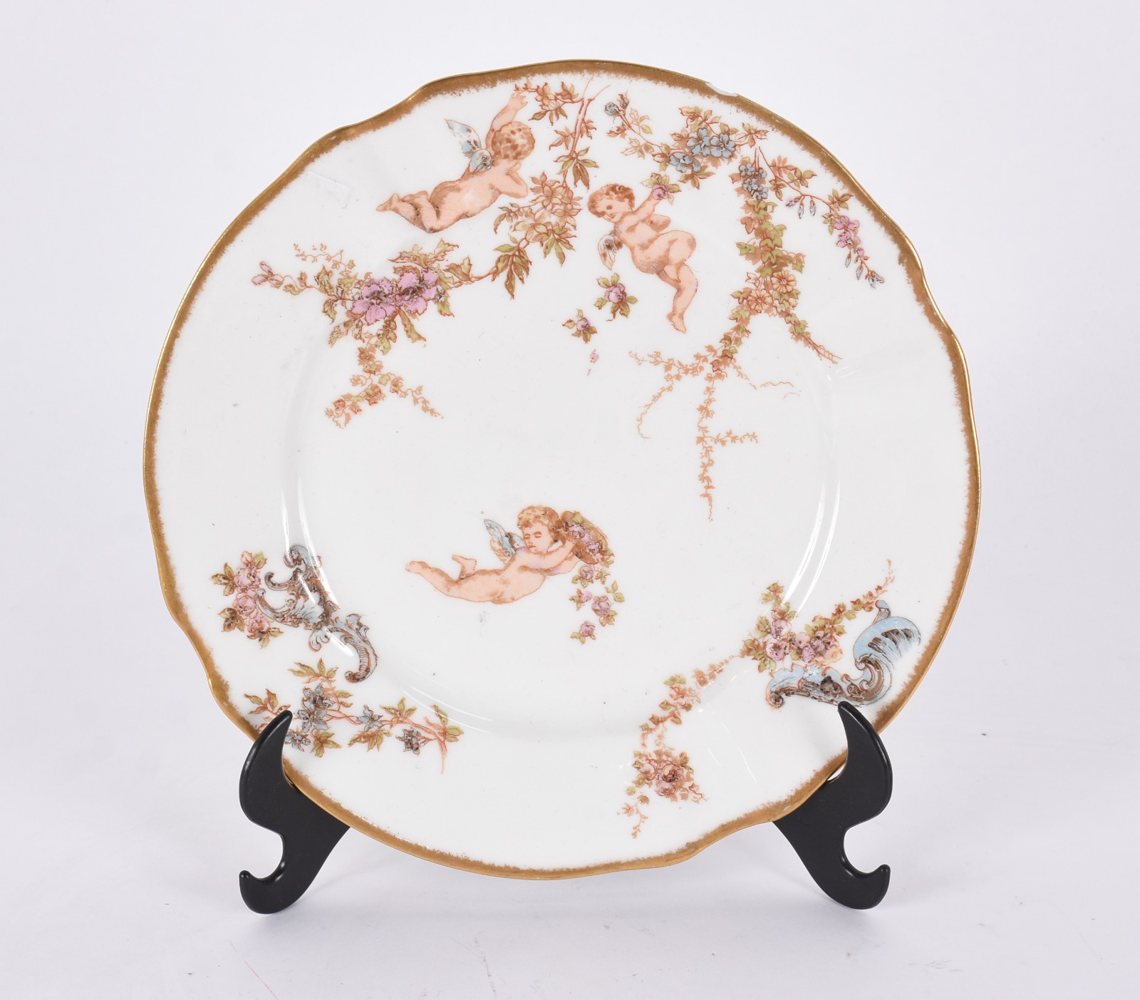 Duas peças de porcelana francesa, sendo elegante molheira com frisos... - foto 2 de 5