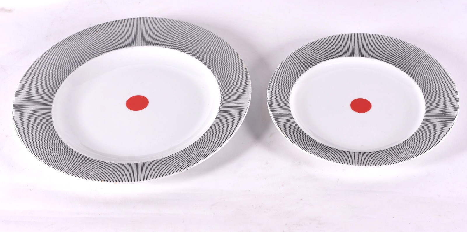 Parte de serviço de jantar de porcelana Tailandesa branca com a borda... - foto 2 de 4