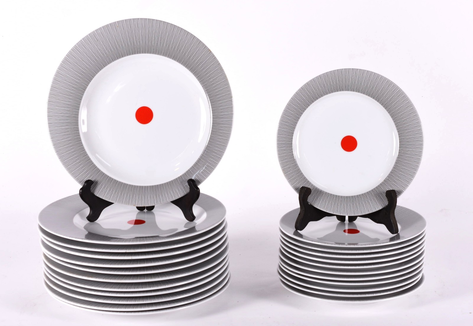 Parte de serviço de jantar de porcelana Tailandesa branca com a borda... - foto 1 de 4