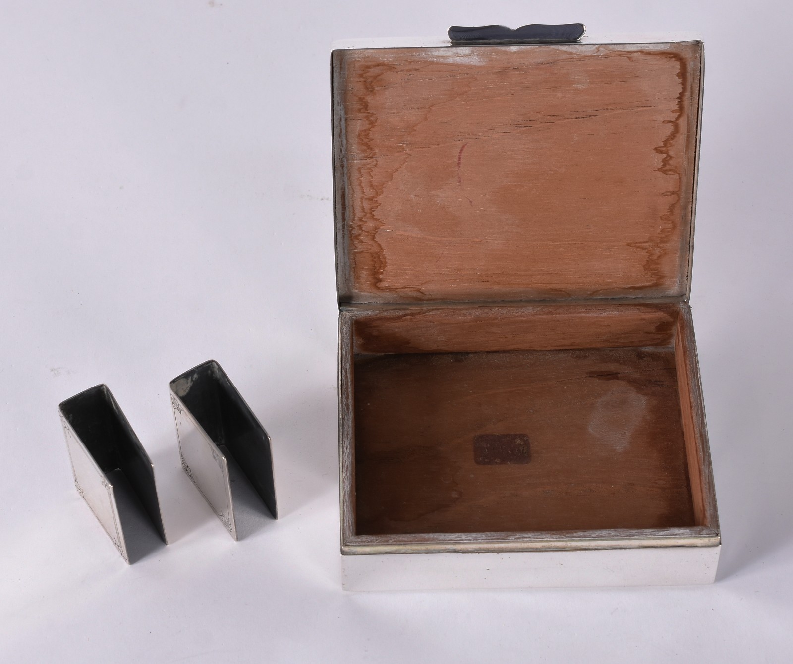 Caixa para cigarros de prata 833 mls com interior de madeira e 2... - foto 3 de 7