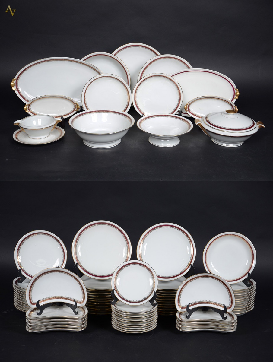 Aparelho de jantar em porcelana francesa de Limoges, branca com friso...
