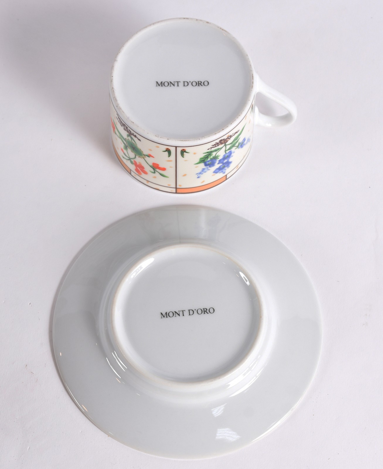 Serviço de jantar de porcelana Mont D'oro composto de: 16 pratos... - foto 4 de 4