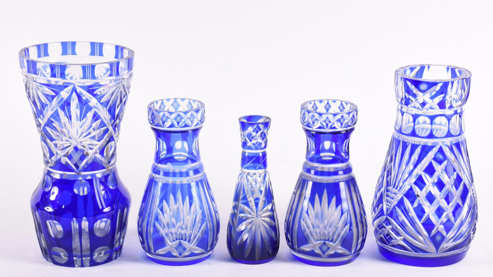 Cinco vasos em demi cristal doublé azul lapidado. - foto 1 de 6