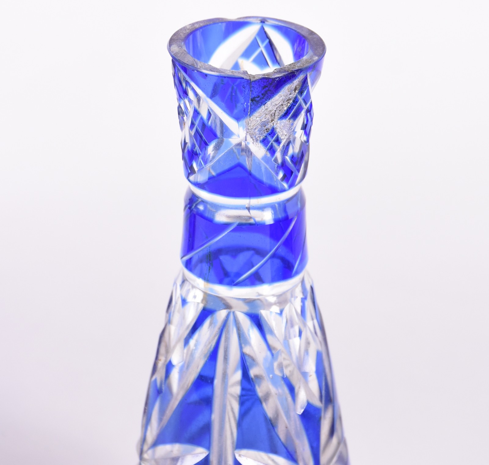 Cinco vasos em demi cristal doublé azul lapidado. - foto 4 de 6