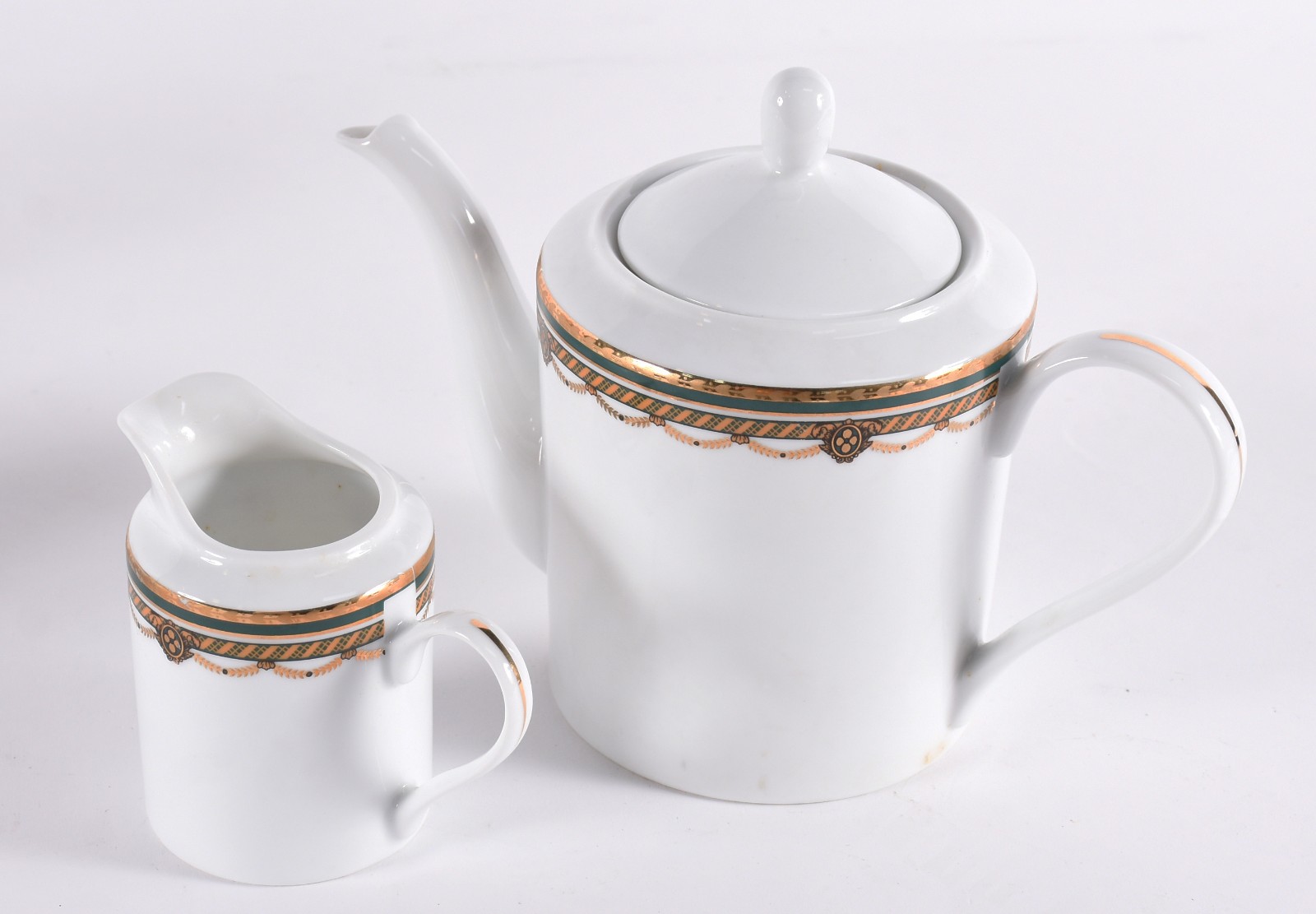 Aparelho de jantar e chá de porcelana Royal Line composto de: 16... - foto 4 de 6