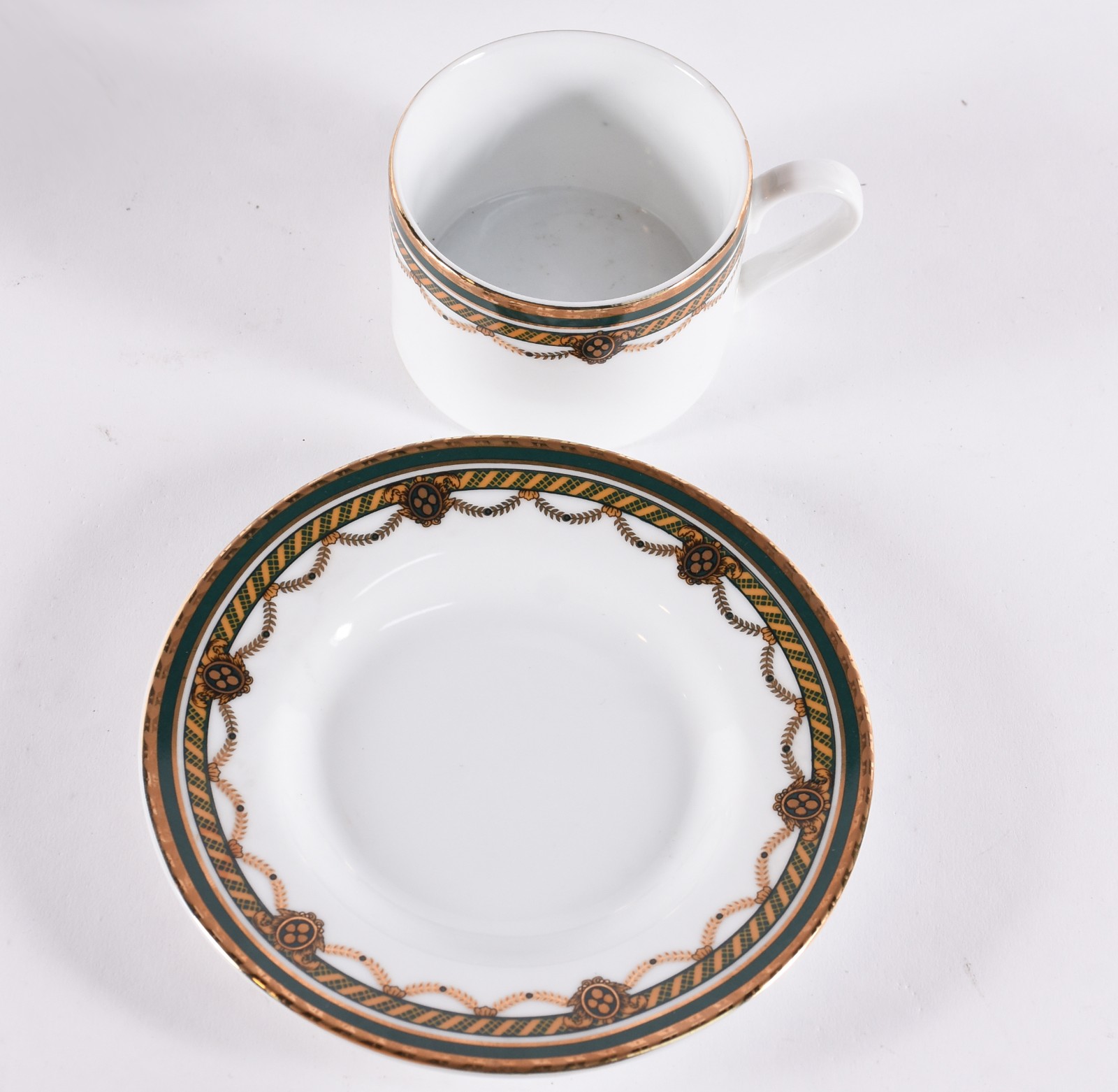 Aparelho de jantar e chá de porcelana Royal Line composto de: 16... - foto 5 de 6