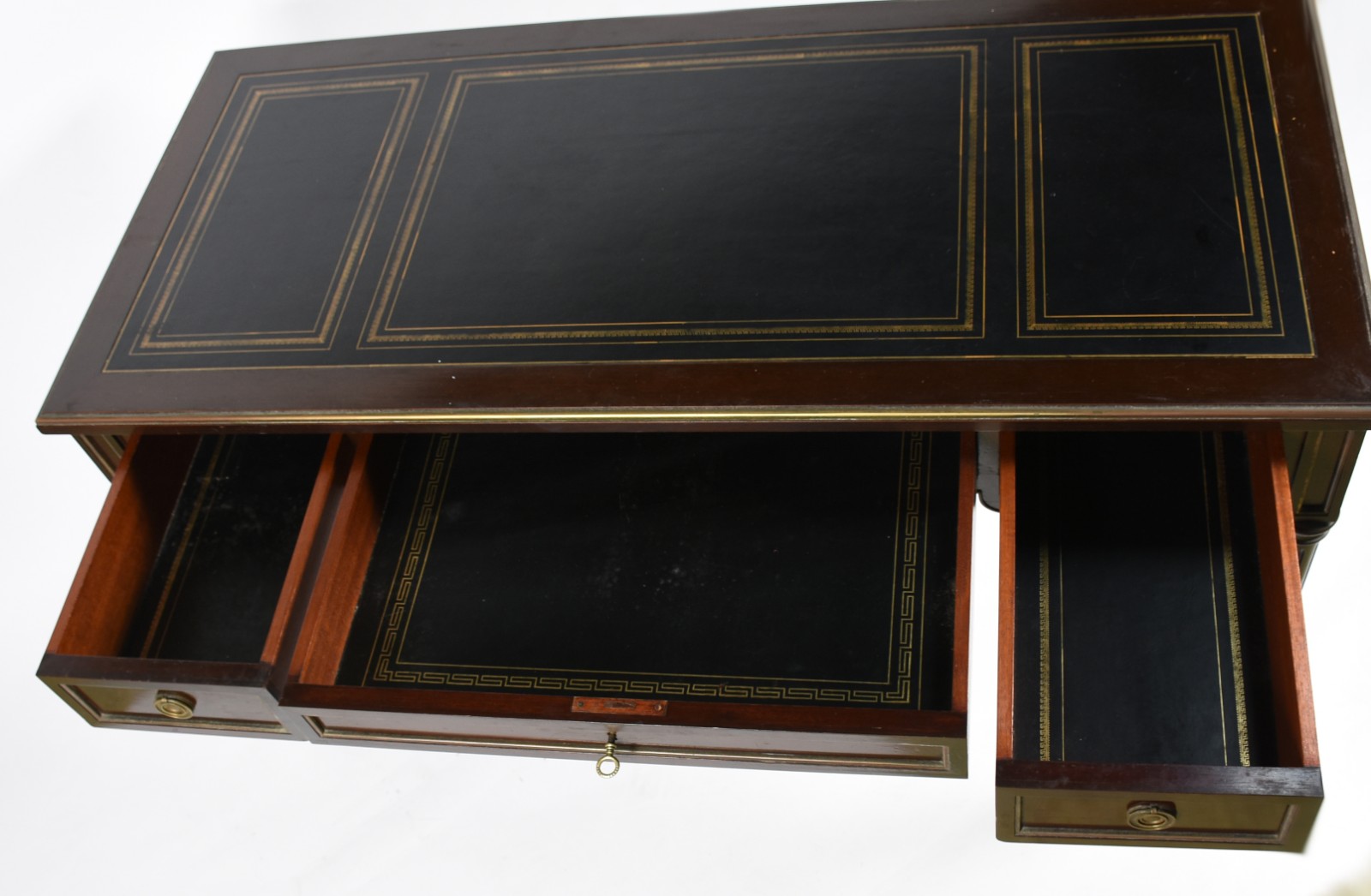 Mesa de escritório de madeira nobre com 3 gavetas, , detalhes em... - foto 4 de 7