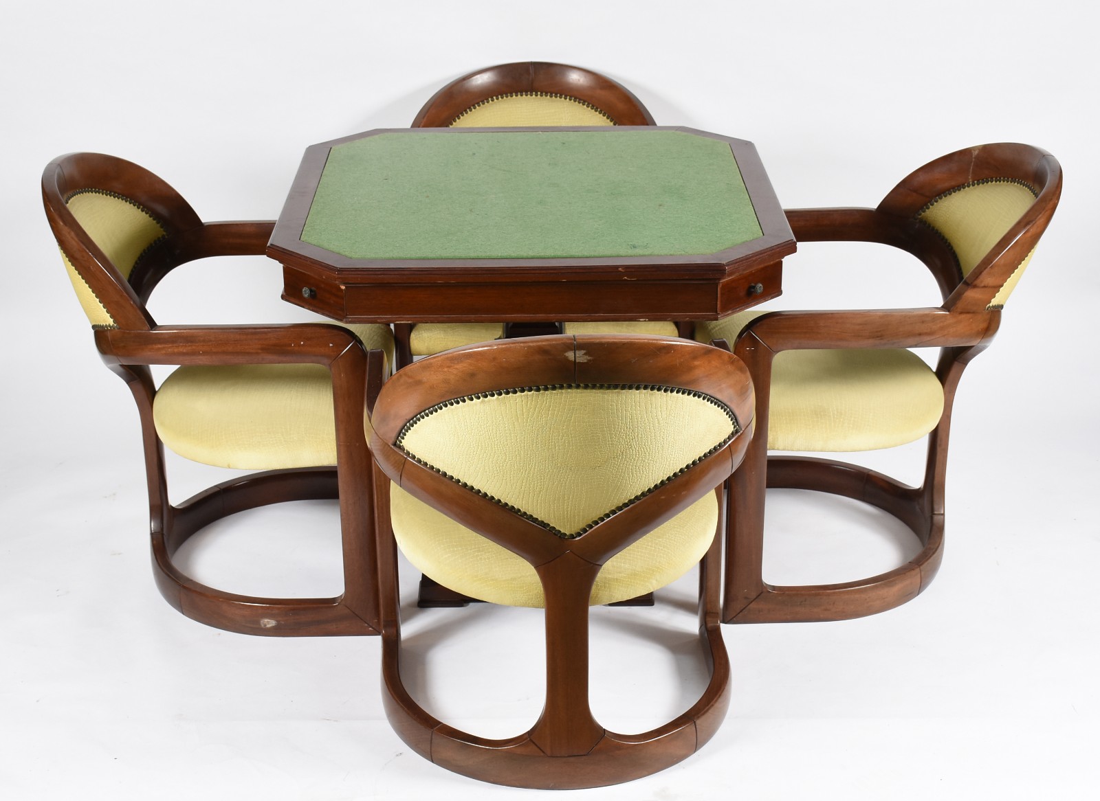 Mesa de jogo de madeira nobre, tampo articulado com "miolo"... - foto 1 de 10