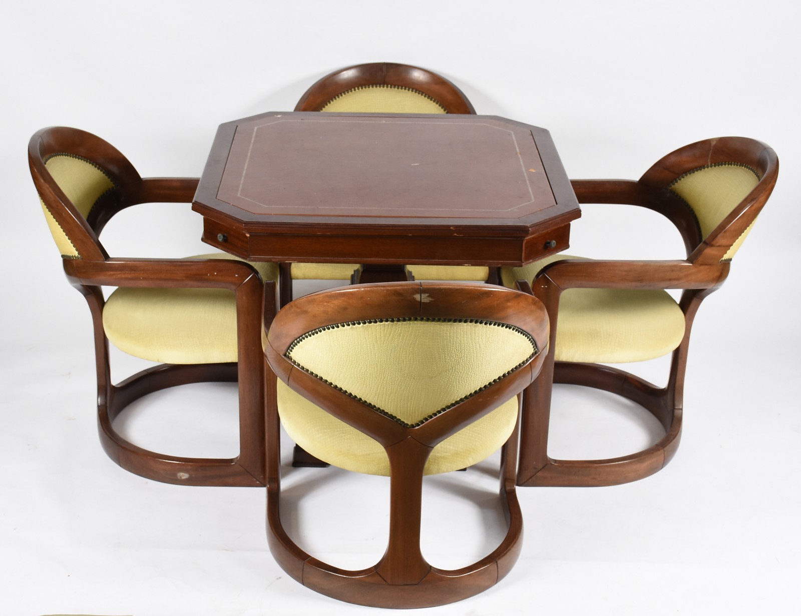 Mesa de jogo de madeira nobre, tampo articulado com "miolo"... - foto 2 de 10
