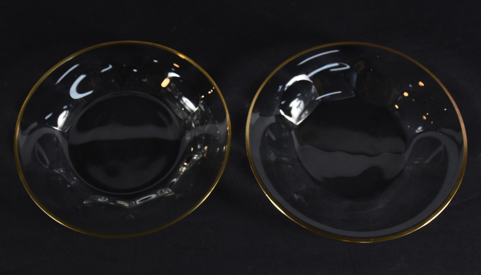 Doze peças de cristal, sendo: 8 taças e 4 pratos de cristal facetado... - foto 5 de 5