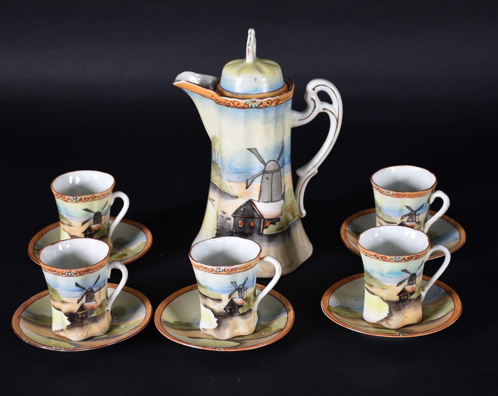 Chocolateira e 5 xícaras com pires de porcelana japonesa decoradas... - foto 1 de 5