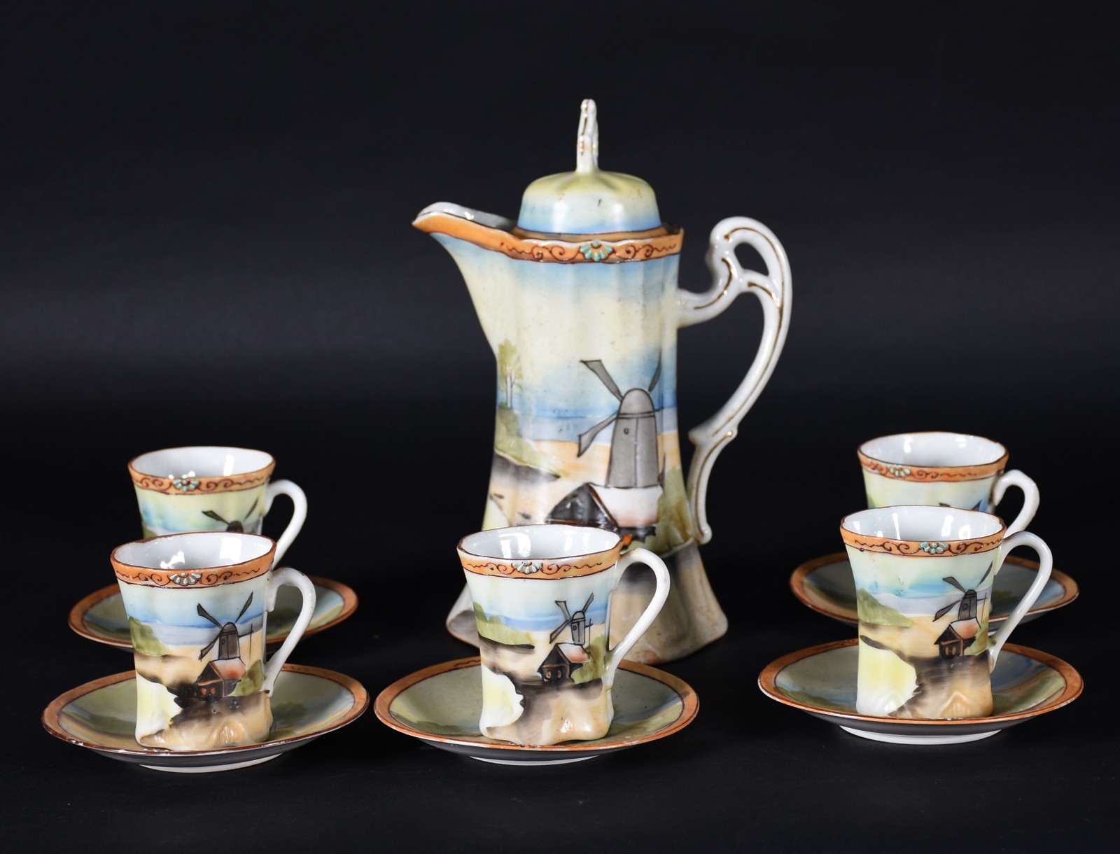 Chocolateira e 5 xícaras com pires de porcelana japonesa decoradas... - foto 2 de 5
