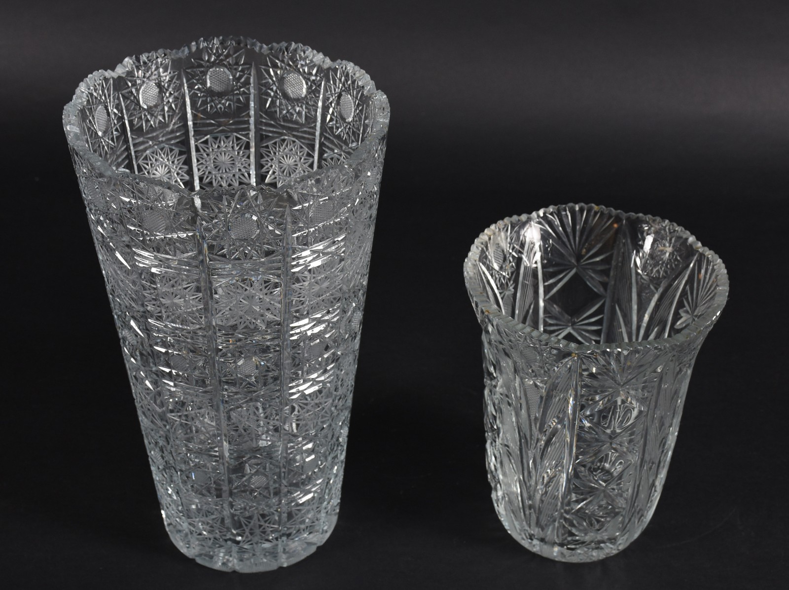 Dois vasos de cristal tcheco lapidado. - foto 2 de 5