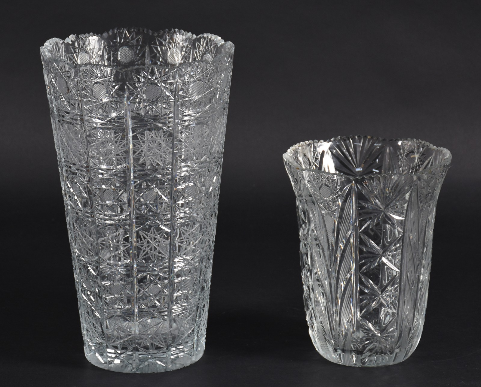 Dois vasos de cristal tcheco lapidado. - foto 1 de 5