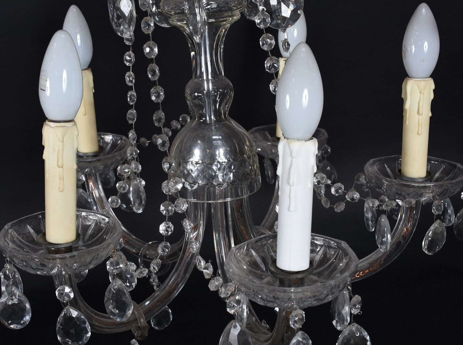 Lustre de cristal para 5 luzes, pingentes lapidados (faltando alguns... - foto 2 de 2
