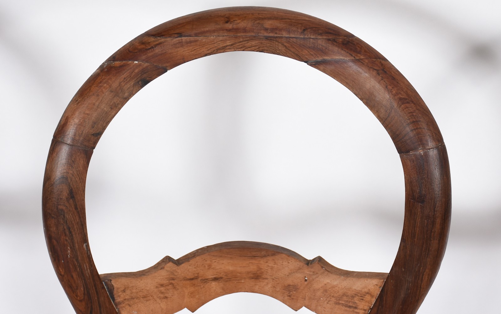 Conjunto para sala de jantar, composto de mesa de madeira nobre com... - foto 7 de 11