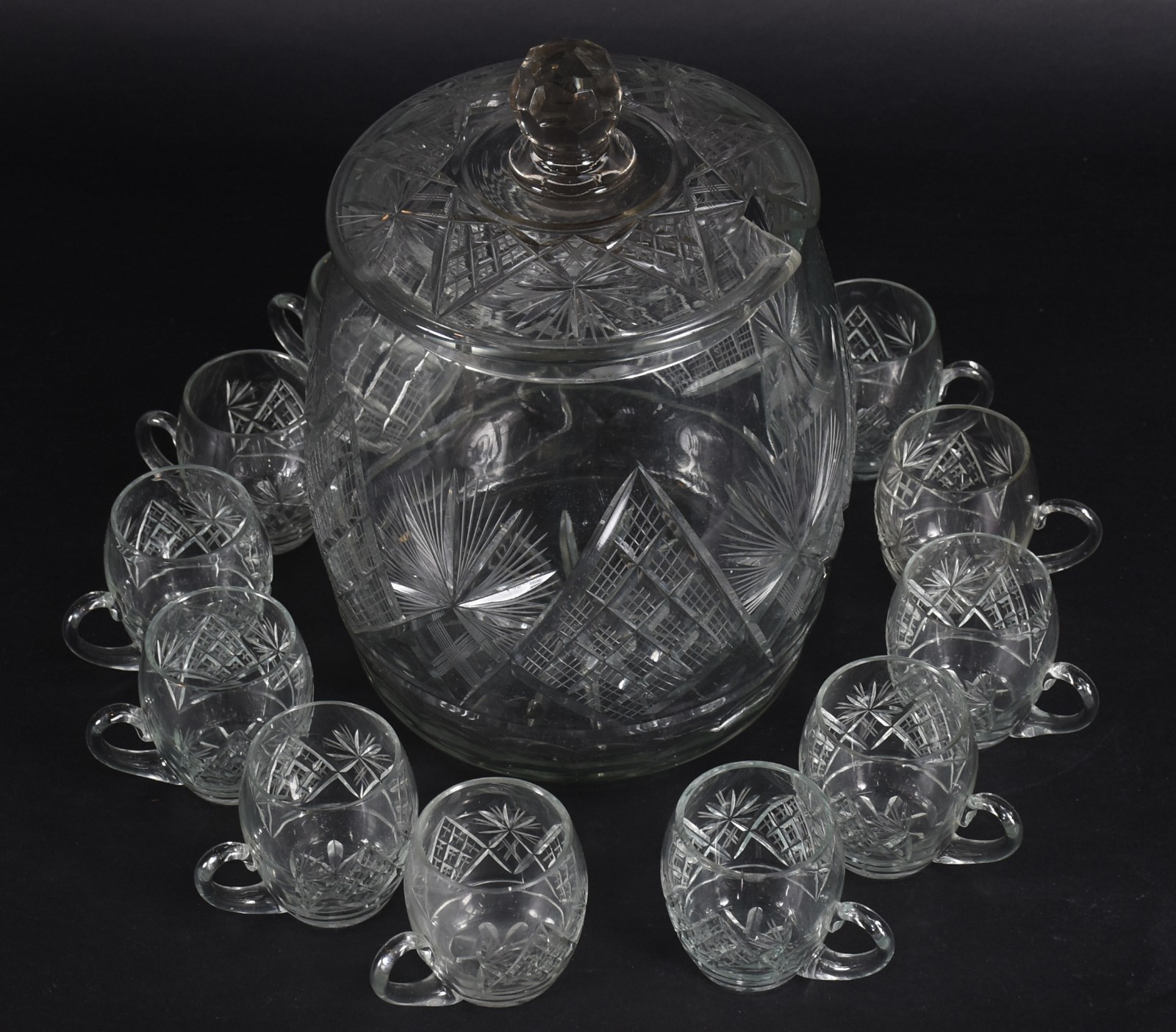 Poncheira com 11 canecas de cristal lapidado. - foto 2 de 6