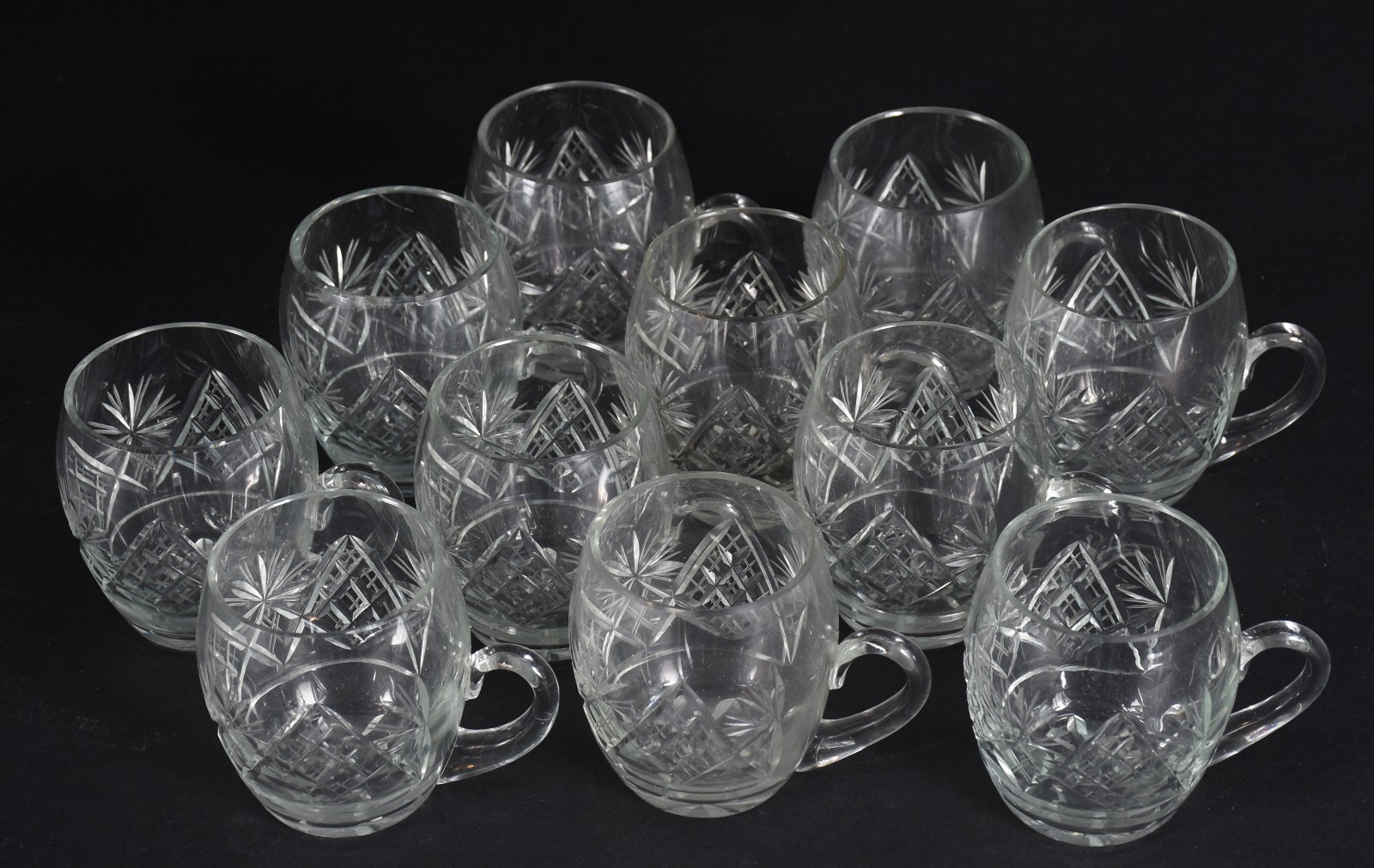 Poncheira com 11 canecas de cristal lapidado. - foto 3 de 6