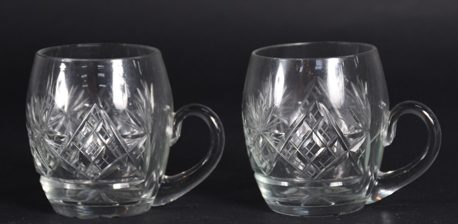 Poncheira com 11 canecas de cristal lapidado. - foto 4 de 6