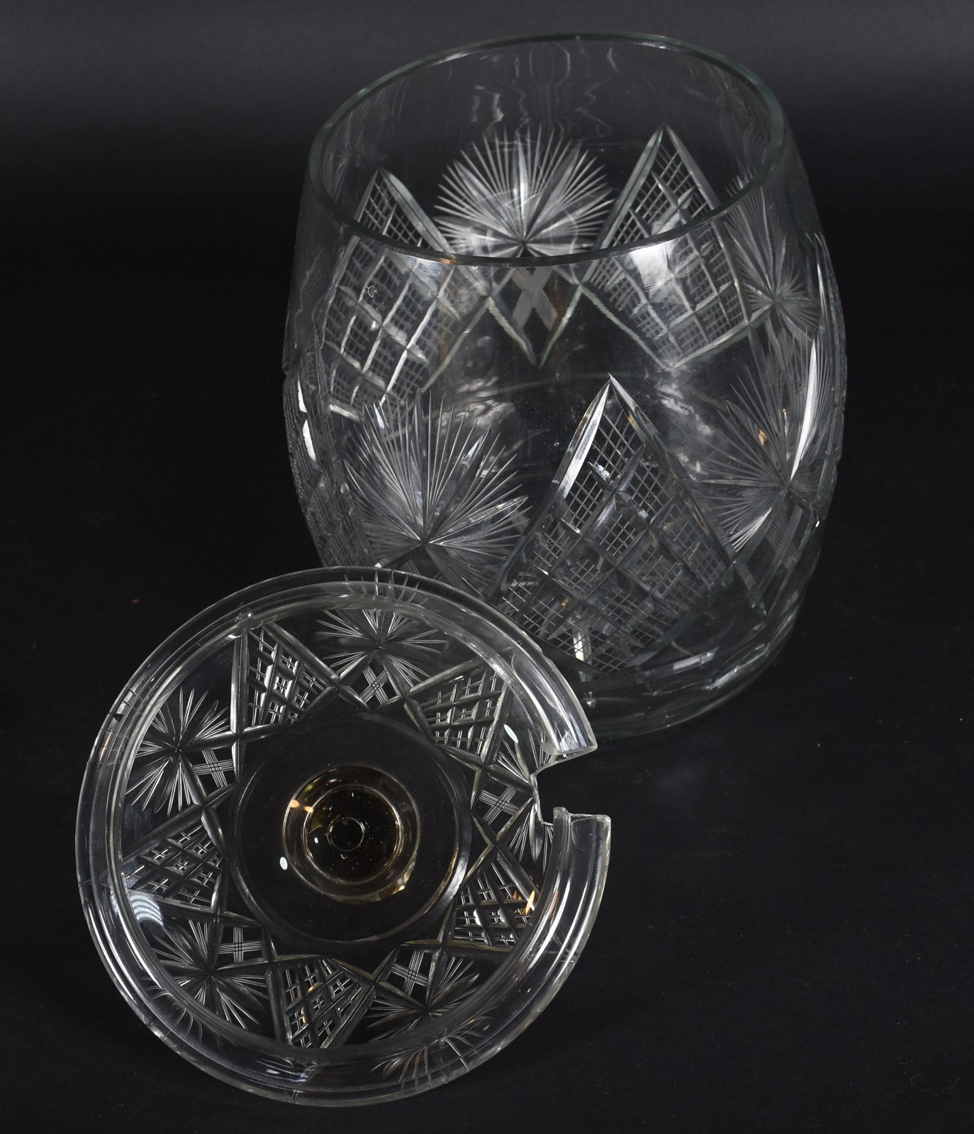 Poncheira com 11 canecas de cristal lapidado. - foto 5 de 6