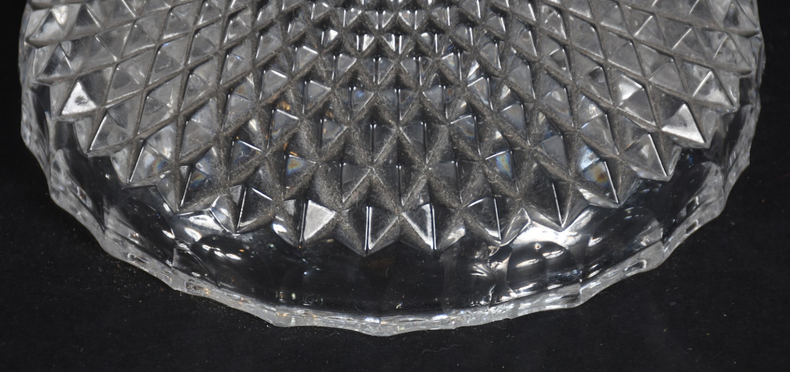Duas fruteiras de cristal lapidado, uma delas de pé alto redondo e... - foto 3 de 4