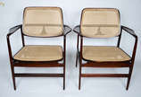 SERGIO RODRIGUES - Par de poltronas Oscar Nieme... - SERGIO RODRIGUES - Par de poltronas Oscar Niemeyer em jacarandá com assento e encosto em palhinha natural.