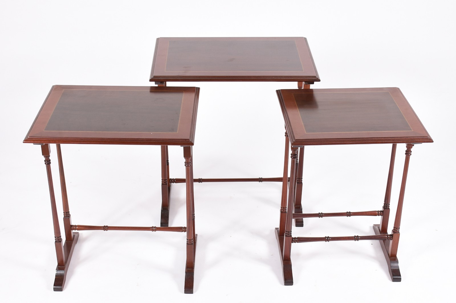 Mesa ninho de madeira nobre com 3 peças, pernas cilíndricas ligadas... - foto 3 de 4