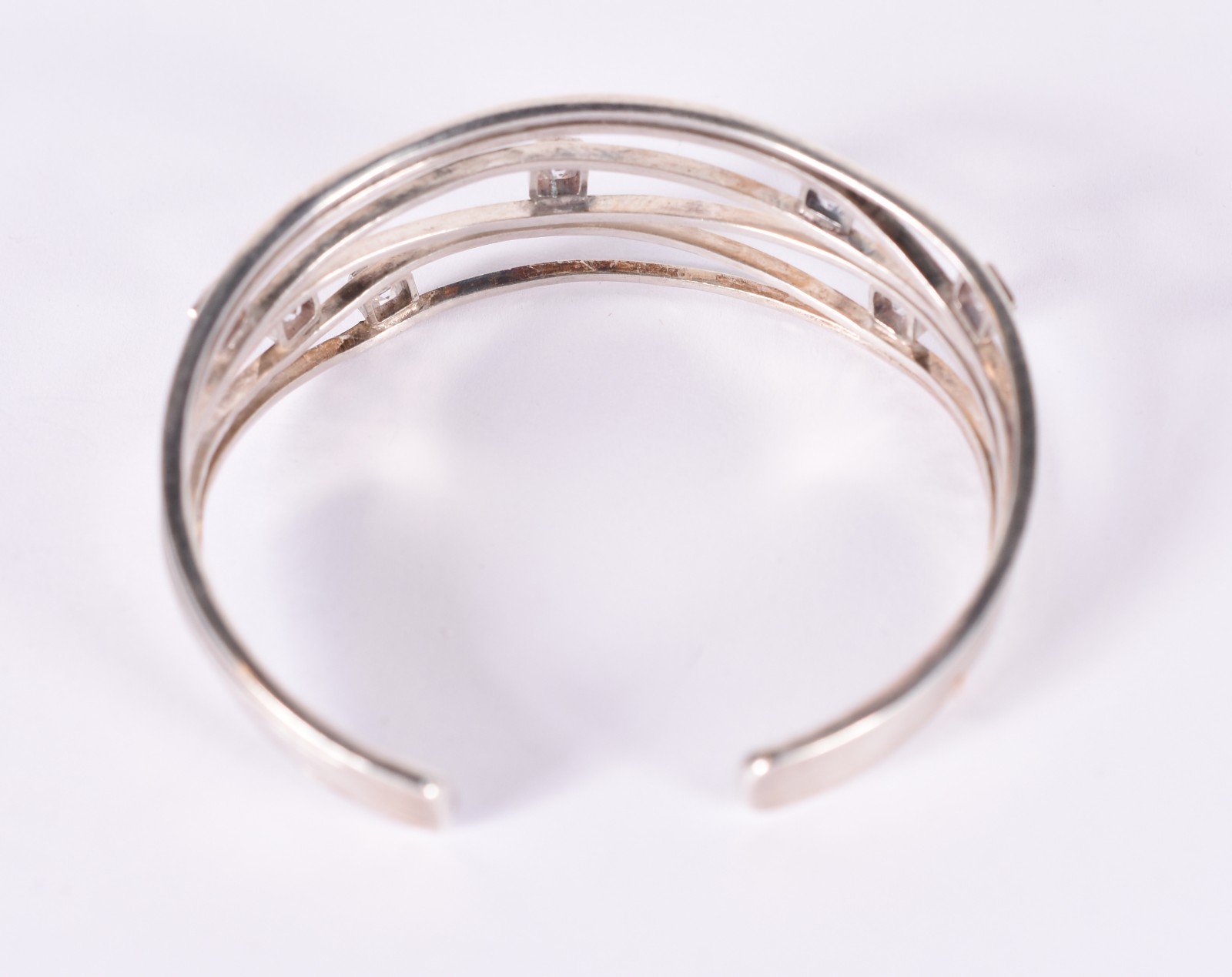 Conjunto de prata composto de pulseira e par de brincos (Por motivos... - foto 3 de 3