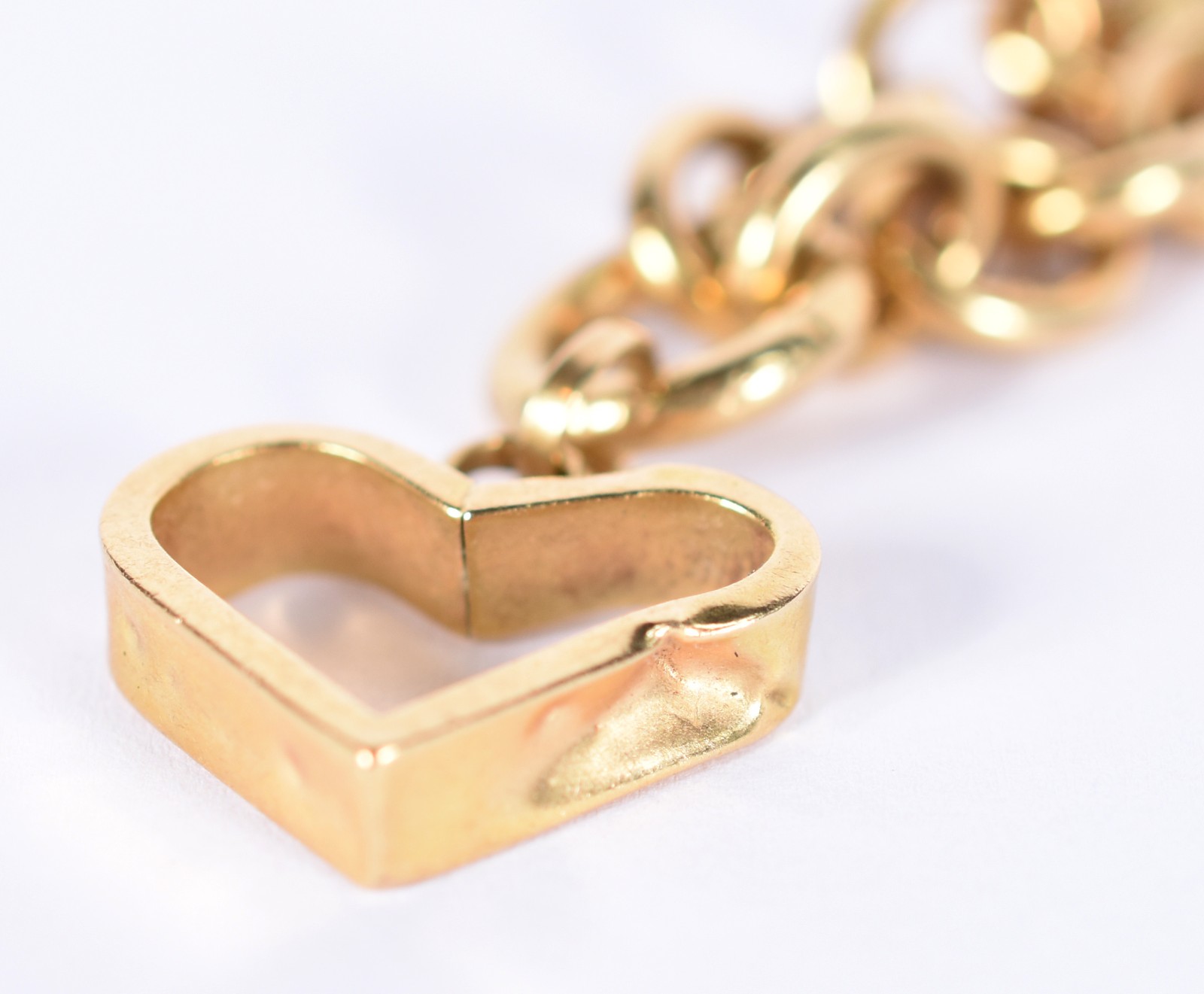 Pulseira de ouro 18 k com elos e pendente no feitio coração, faltando... - foto 3 de 4